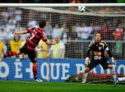 Flamengo vence no Morumbi lotado e estraga festa por L. Fabiano