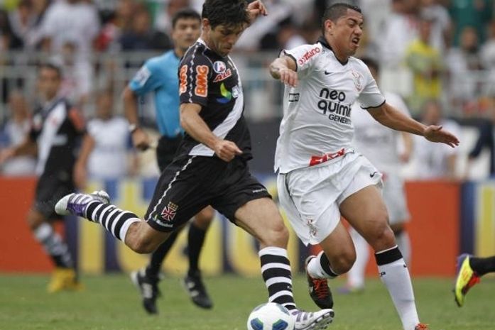 Em duelo equilibrado, Vasco empata com Corinthians e segue líder