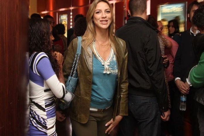 Ex de Santoro, Luana Piovani vai à première de filme do ator