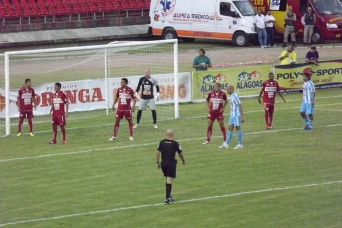 CRB foi melhor durante o primeiro tempo.