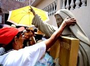 Milhares de fiéis pagam promessas a Santa Teresinha em Mata Grande