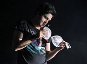 Luan Santana ganha sutiã com dedicatória de fã
