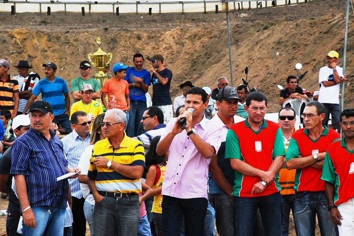 Prefeito Fábio Lira participa da abertura da I Copa Feira Grande de Futebol