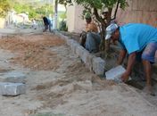 Ruas estão sendo calçadas em povoado de Mata Grande