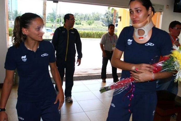 Jaqueline recebe alta e terá de usar um colete cervical