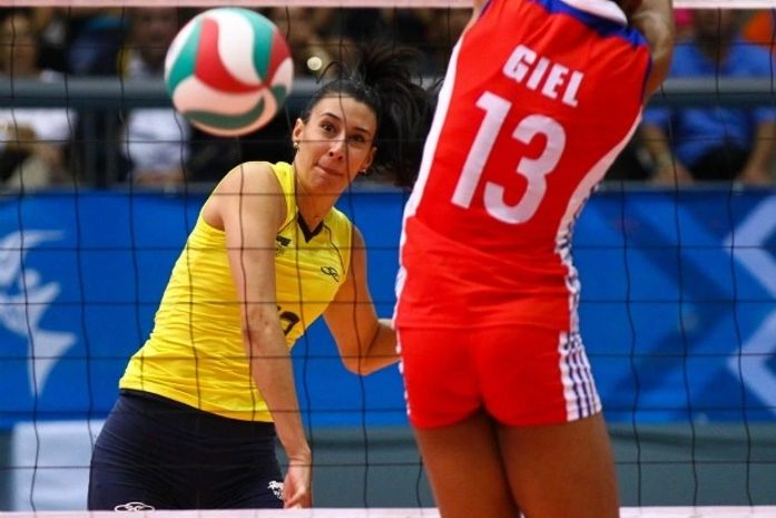 Na bola, meninas do vôlei se impõem contra Cuba e pulam para a semifinal