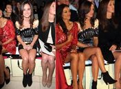 Com vestido muito curto, Pippa Middleton quase mostra demais em Londres