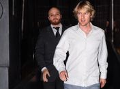 Owen Wilson foge da imprensa após cair na balada em São Paulo