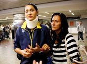 Na volta ao Brasil, Jaqueline é recebida com "paparico da mamãe"