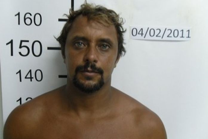 Sandro tem 36 anos e é natural de Santos-SP