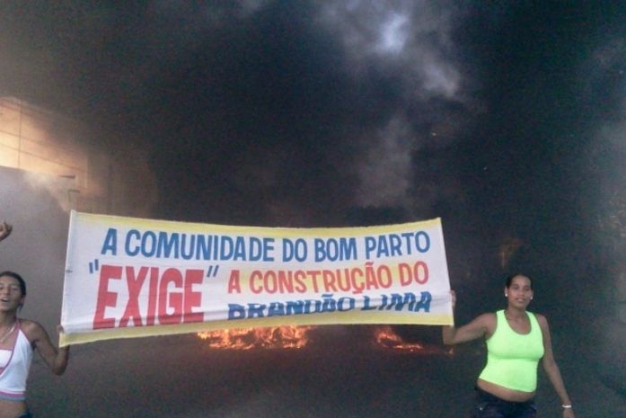 Pais de estudantes da rede municipal protesta