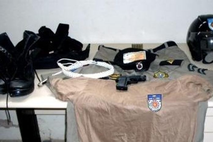 Falso policial é preso usando fardamento da PM de Alagoas e arma de brinquedo