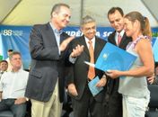 Renan, Garibaldi e Dudui entregam primeiro benefício da agência da Laje