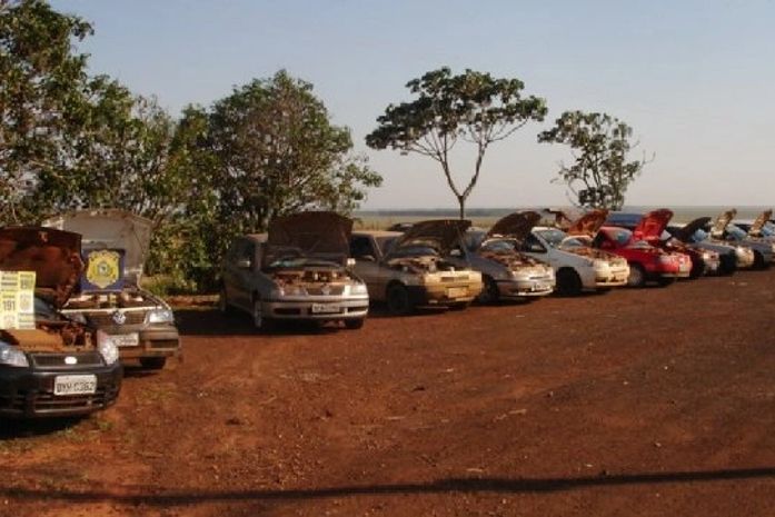 Polícia apreende comboio de 13 carros com contrabando em MS