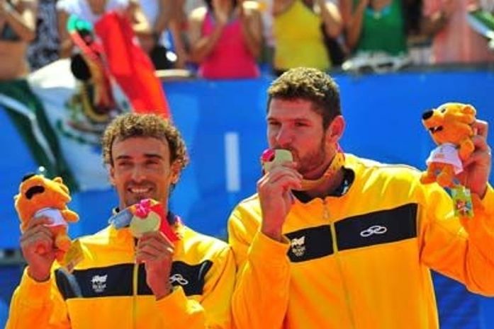 Alison e Emanuel confirmam favoritismo e conquistam ouro no Pan