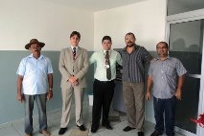 Secretário Dário Roberto (seg. à direita) destaca importância da nova agência para o município