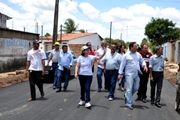 Luciano entrega 16 ruas pavimentadas no Jardim Esperança