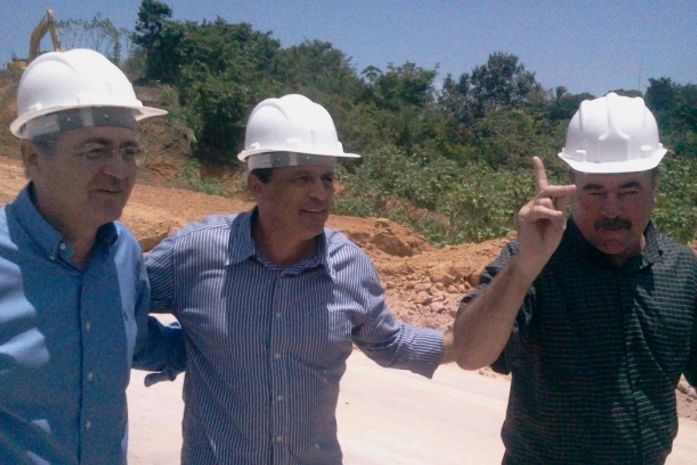 Senador Renan Calheiros (PMDB),Mosart Amaral e o prefeito Cícero Almeida (PP)