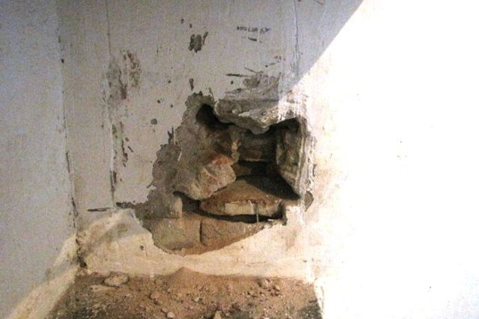 Presos quase conseguem escapar por buraco