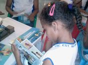 Crianças participam  de  leitura na V Bienal 