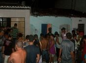 Homem é executado com três tiros na frente da esposa e dos filhos