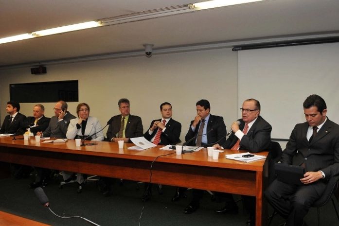 Parlamentares se reúnem em defesa das vítimas das enchentes em AL