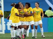 Maurine supera morte de pai, elimina México e leva Brasil à final