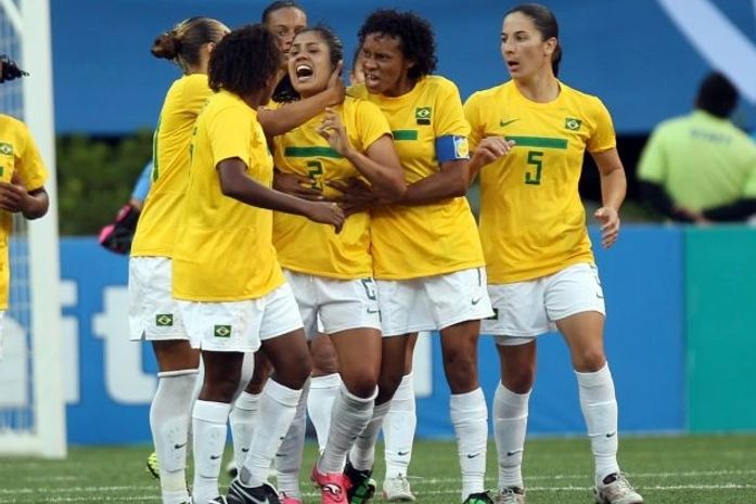 Maurine supera morte de pai, elimina México e leva Brasil à final