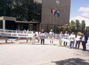 Familiares se concentraram em frente a sede do TJ