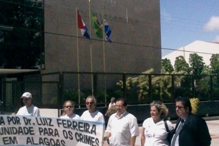 Familiares protestam e pedem justiça sobre morte de vereador