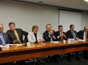 Bancada reúne-se com prefeitos das áreas das enchentes nas dependências da Câmara dos Deputados

