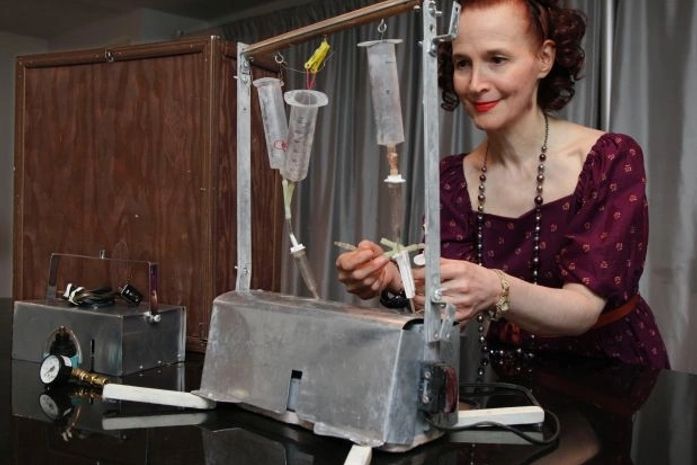 Máquina do 'Doutor Morte' é leiloada em Nova York