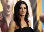 Sandra Bullock tem jantar íntimo com Keanu Reeves