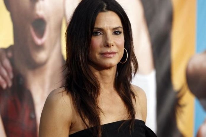 Sandra Bullock tem jantar íntimo com Keanu Reeves
