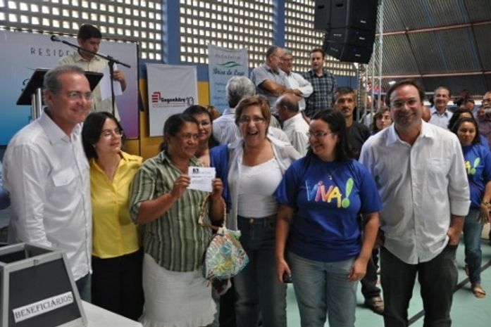 ? Renan, com Luciano e Célia Rocha tornam realidade o sonho da casa própria de 615 famílias