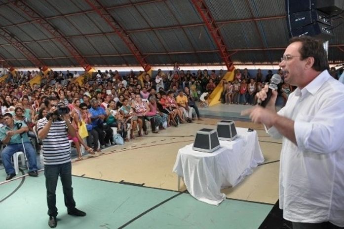 Luciano Barbosa agradece apoio do senador e da Caixa para viabilizar a construção do residencial