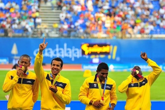 Alagoano e companheiros com as medalhas de ouro.