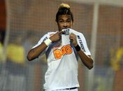 Neymar "afina" conclusões e se credencia a "top 3" com Pelé e Robinho