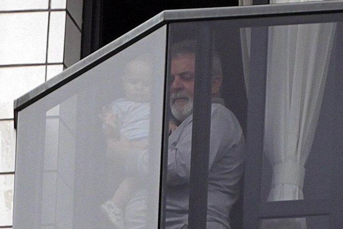 Lula está ‘animado e super tranquilo’, diz médico após visita