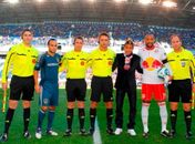 Neymar com o capitão do Galaxy Landon Donovan e Henry do New Yor Red Bull.