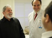 Após exame, médicos confirmam que câncer de Lula é localizado