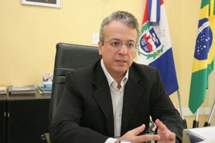 Secretário sai em defesa de Otávio e diz que ‘troca de voto por combustível' é balela
