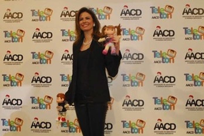 Luciana Gimenez fará festa de aniversário em clima de Halloween