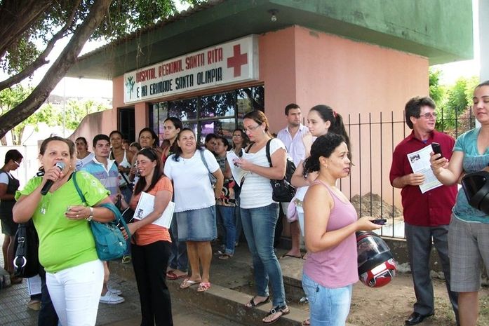 Funcionários do Hospital Regional realizam protesto contra a direção