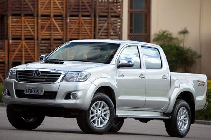 Toyota Hilux ganha visual renovado e terá motor flex