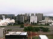 Dois hotéis antigos no centro de Brasília foram implodidos nesta quarta-feira. No local serão construídos dois novos hotéis, mais modernos, para a Copa de 2014. A operação custou R$ 1,3 milhão 