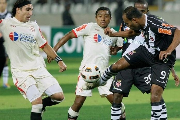 Vasco perde para o Universitário do Peru, mas acredita na virada em São Januário
