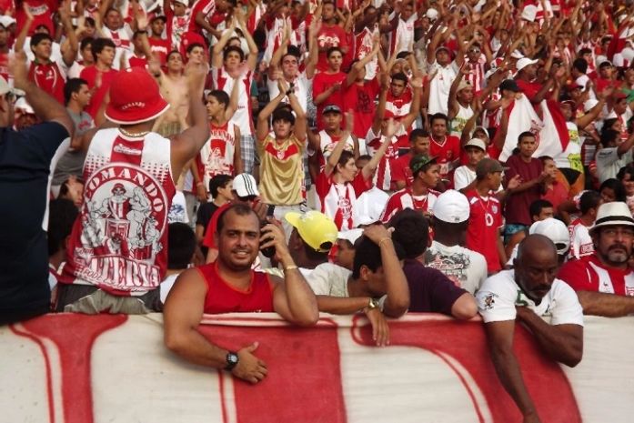 Torcida do CRB pede saída de jogadores e mudança de postura