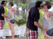 Bruno Mazzeo e Juliana Didone trocam beijos em praia carioca
