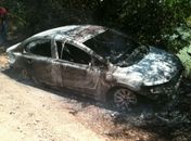 Honda Civic foi encontrado totalmente queimado